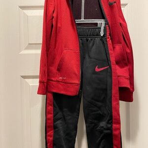 Pre-Owned Nike Kids Red and Black Jogging Suit size 4T
